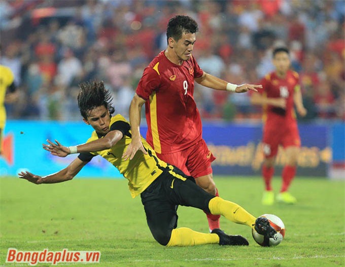 Trước trận bán kết với U23 Malaysia, Tiến Linh trải qua 3 trận liên tiếp tịt ngòi trước Myanmar, Timor Leste và Philippines. Anh chỉ ghi đúng 1 bàn ở trận đầu tiên trước U23 Indonesia