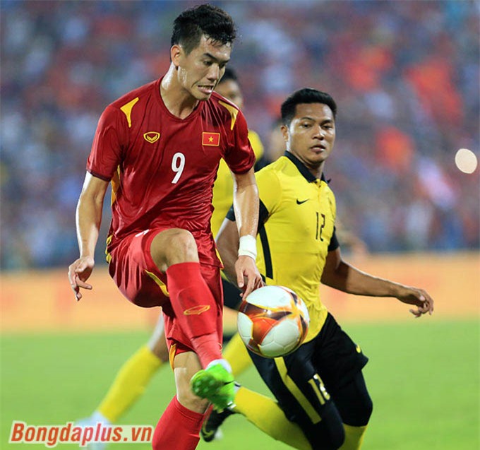 Gác lại những la ó trên khán đài và mạng xã hội, Tiến Linh vẫn cố gắng thi đấu hết sức trong vai trò trung phong của U23 Việt Nam trước U23 Malaysia 