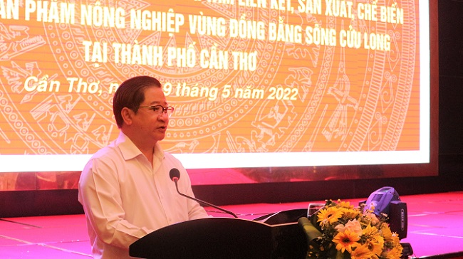 Chủ tịch UBND TP Cần Thơ Trần Việt Trường chủ trì, điều hành hội nghị lấy ý kiến góp ý thành lập Trung tâm 