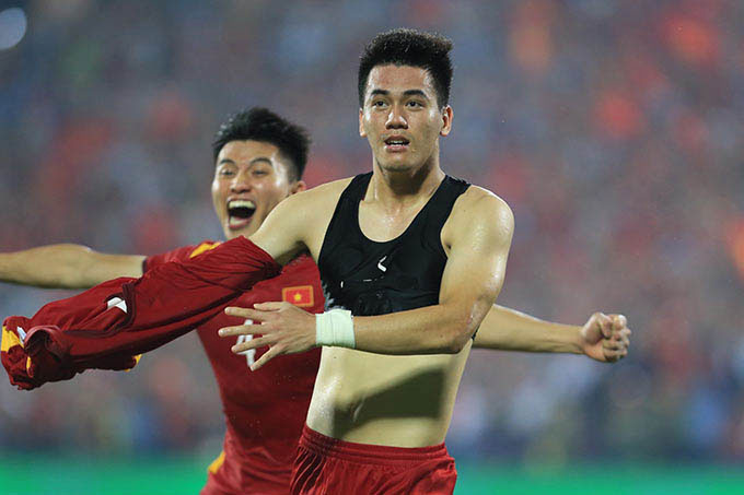 "Giáp cuồng nộ" của chiến binh đi rừng Tiến Linh