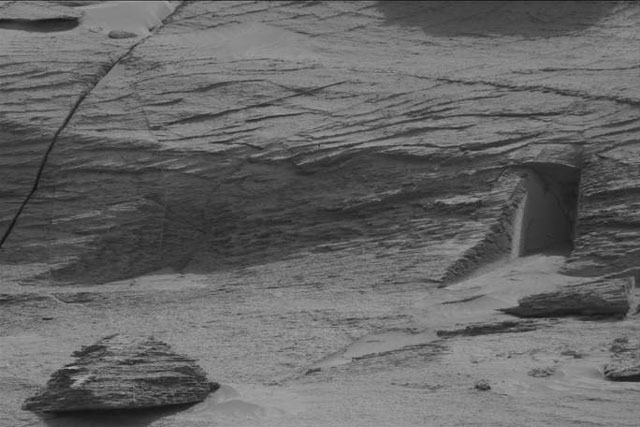 NASA chụp được cánh cửa bí ẩn trên hành tinh khác