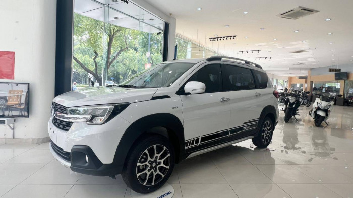 Ôtô động cơ đốt trong đua nhau tăng giá bất chấp sức ép từ xe điện