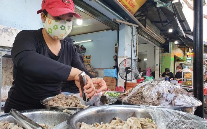 Quán huyết chưng kiểu Triều Châu độc lạ, ngày bán 800 tô tại Sài Gòn