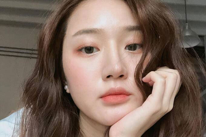 Bí kíp trang điểm giúp "hack tuổi" chị em nào cũng nên biết