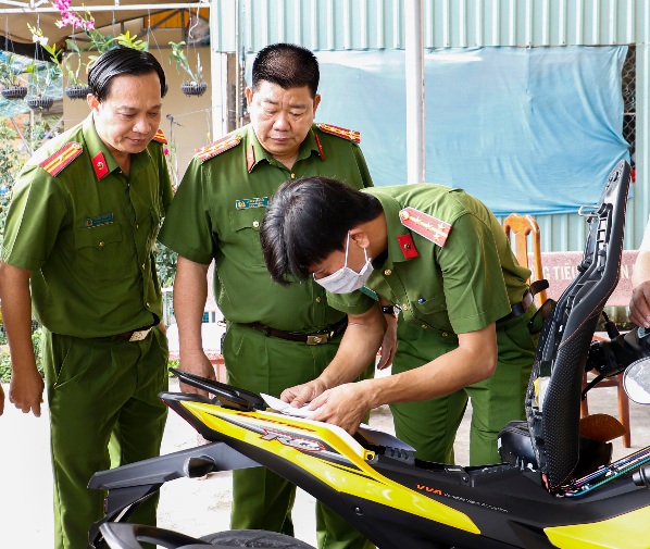 Người dân Cần Thơ háo hức đến đăng ký xe máy tại xã nơi cư trú