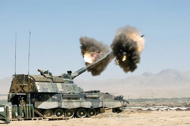 Lựu pháo tự hành PzH-2000 "hoàng đế pháo binh" của Đức