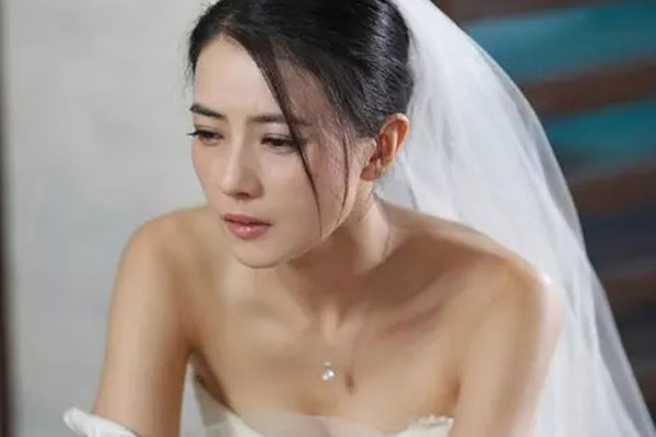 Cô dâu sốc nặng khi vừa tan tiệc cưới đã phát hiện ra bí mật động trời của chồng