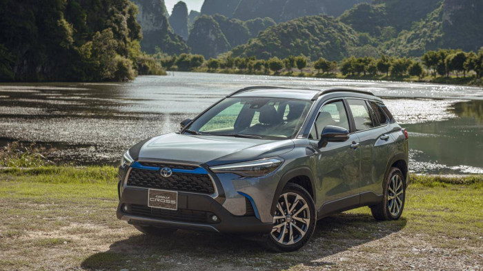 Xe nhập khẩu Toyota bán chạy bất ngờ dù không được giảm phí trước bạ