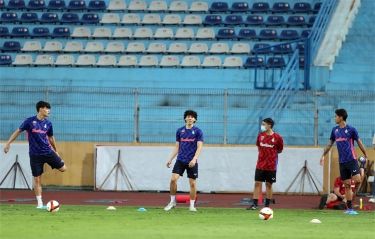 HLV U23 Thái Lan ăn mừng phấn khích trước đại chiến U23 Việt Nam - 7