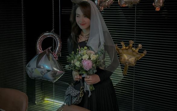 Minh Hằng được bạn thân bí mật tổ chức tiệc độc thân ngay trước hôn lễ