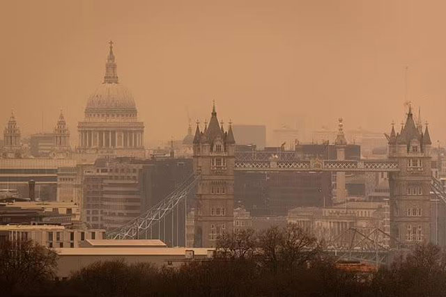 Vệ tinh chụp được hình ảnh đáng sợ: "Mưa máu" có thể trút xuống Tây Âu