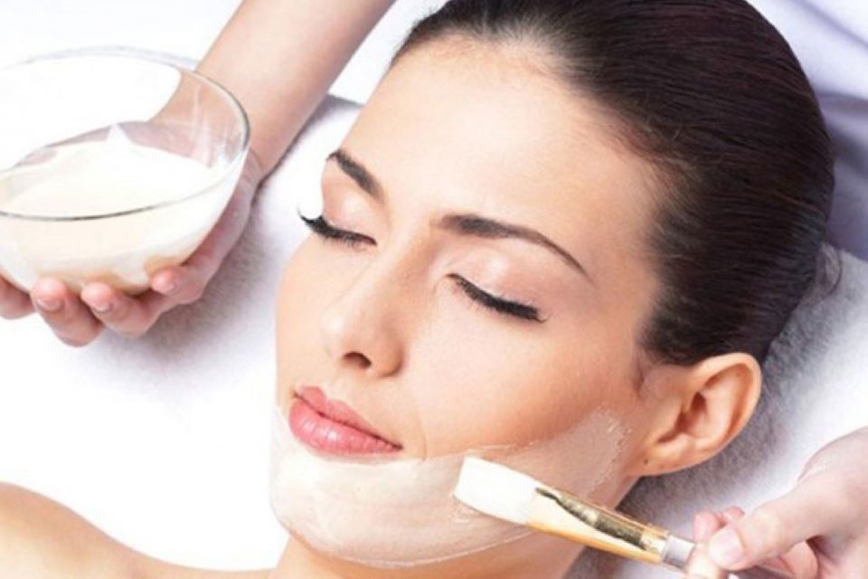 7 cách đắp mặt nạ sữa chua giúp trắng da, trị mụn hiệu quả nhất