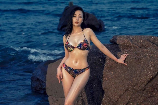 Dàn mỹ nhân 'giờ vàng' VTV diện bikini: Phương Oanh, Huyền Lizzie 'cháy' hết mức!