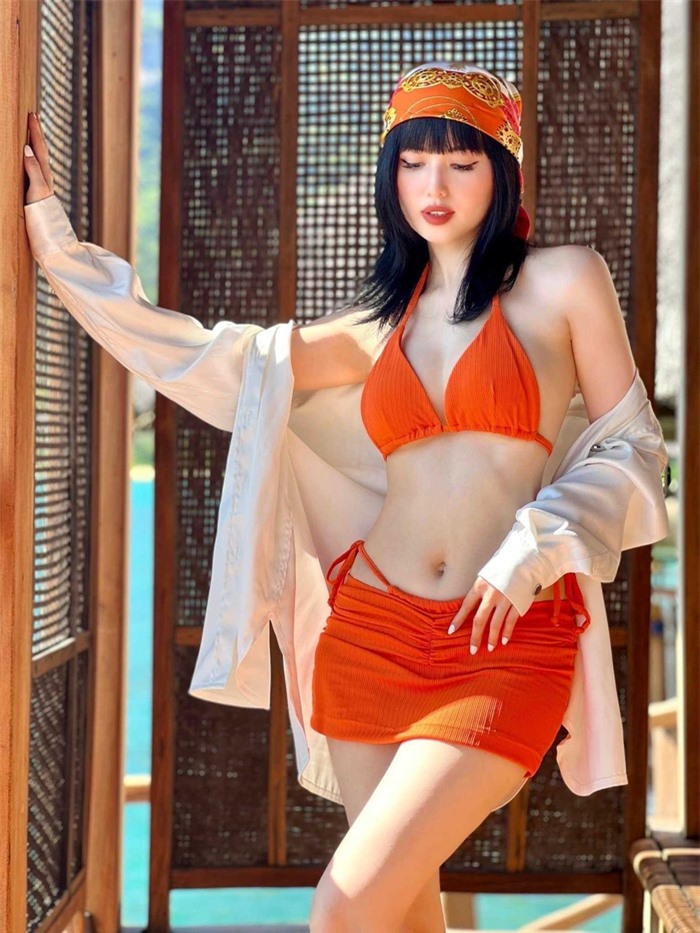 Cựu hot girl Tâm Tít diện bikini khoe body 'bỏng mắt', chẳng ai tin mẹ 2 con lại sexy đến vậy