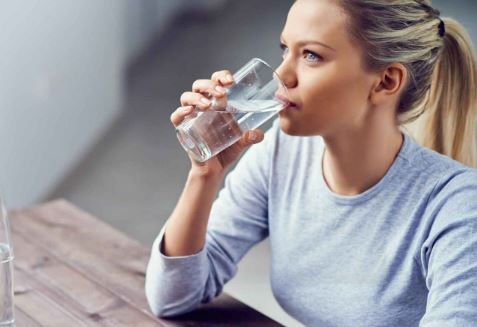 Rất nhiều người Việt đang uống nước sai cách