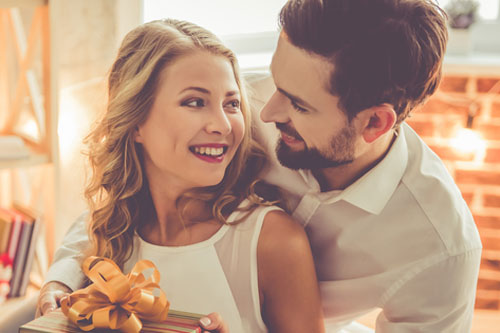 Những món quà tặng đắt tiền 'đánh gục' gái trẻ và cái kết cay đắng đẫm nước mắt