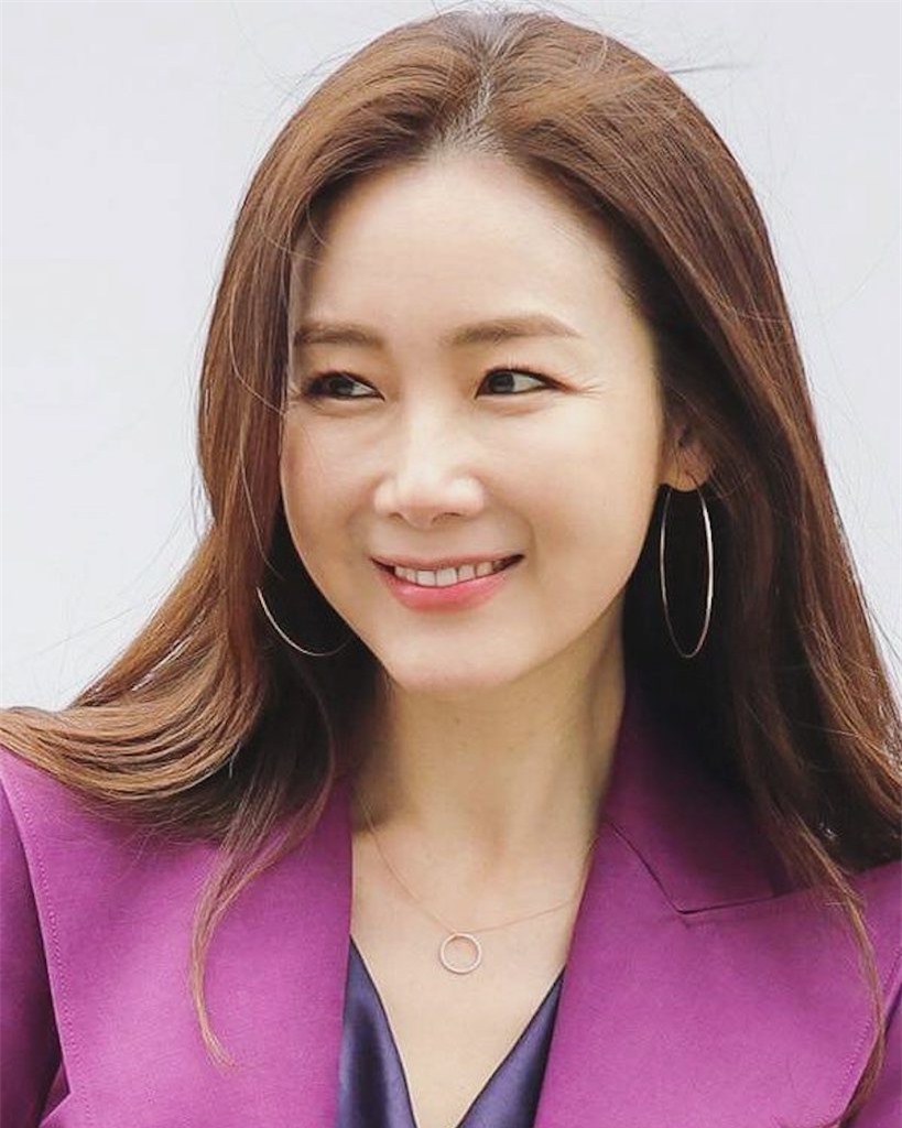 &quot;Nữ hoàng nước mắt&quot; Choi Ji Woo: Cuộc tình bí mật với tài tử Song Seung Hun, U50 vẫn được gọi là tượng đài nhan sắc - Ảnh 9.