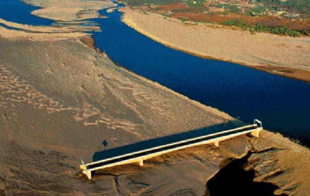 Chuyện về cây cầu VÔ DỤNG nhất thế giới: Đẹp hoàn hảo nhưng chỉ để ngắm, là bài học đắt giá thiên nhiên dành cho con người