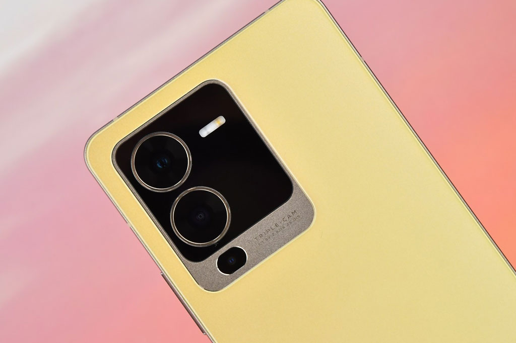 Ảnh chi tiết smartphone chip S870 5G, RAM 12 GB, sạc 66W, giá hơn 9 triệu đồng