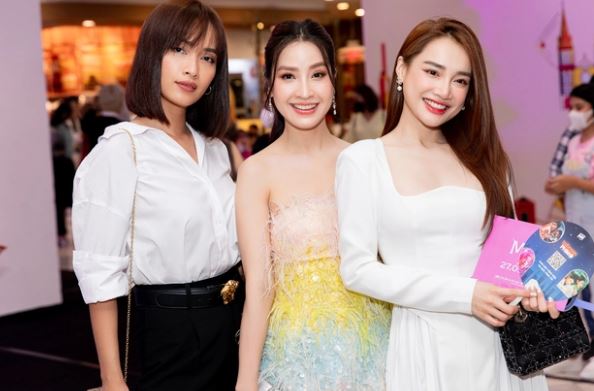 Hội mẹ bỉm Nhã Phương - Thiên An đọ dáng siêu xinh, sao nhí Chu Diệp Anh nổi bần bật ở thảm đỏ Maika