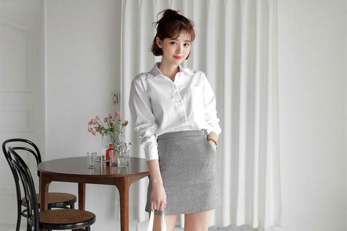 Phối đồ hoàn hảo với áo sơ mi trắng đơn điệu nhưng thu hút mọi ánh nhìn