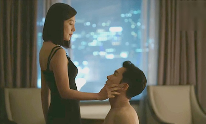 Nửa đêm “tăng ca trên giường” với chị sếp về, tôi đánh rơi hộp vàng khi nghe vợ nựng con