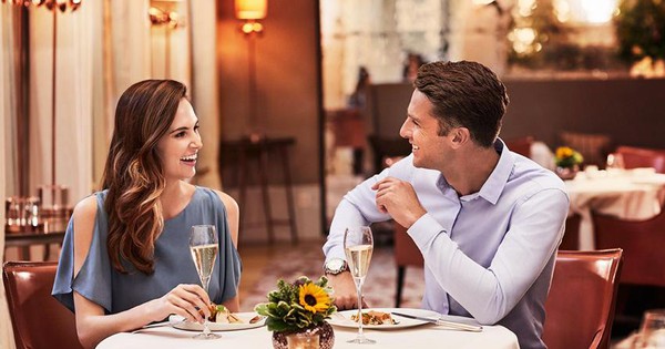 Những món quà hàng hiệu của ông hàng xóm độc thân đa tình đã 'đánh gục' vợ tôi