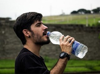 Uống quá nhiều nước gây nguy hiểm như thế nào cho cơ thể?