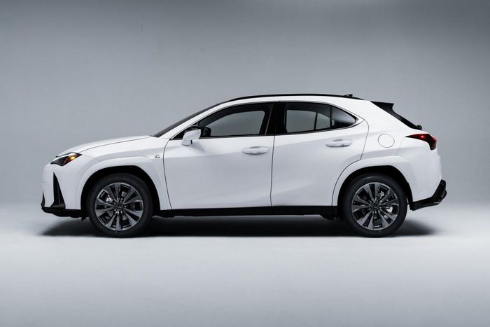 Cận cảnh Lexus UX 2023 vừa ra mắt