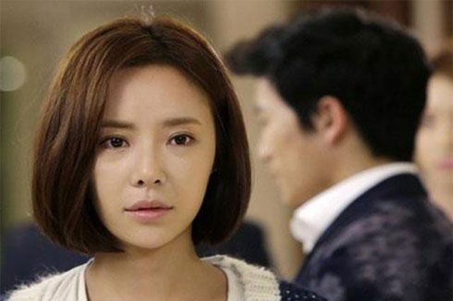 Vợ trẻ lang thang cả đêm ngoài đường đúng kỉ niệm một năm ngày cưới vì lý do này