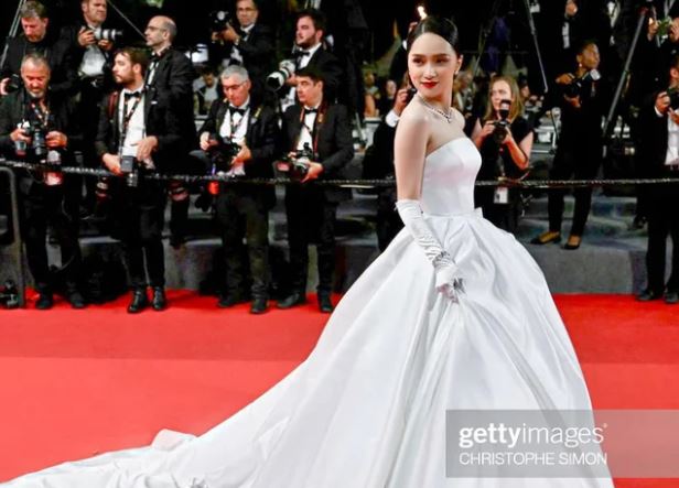 Hương Giang tại thảm đỏ LHP Cannes 2022: Diện váy lộng lẫy như công chúa, lên tiếng trước thông tin bị truyền thông ngó lơ