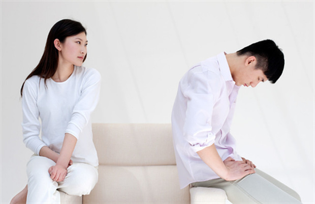 Vợ ngoại tình vì chồng không chịu... nói chuyện