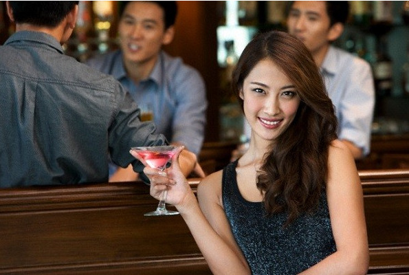 Cả nể, tôi mất vợ vào tay ông hàng xóm độc thân ga lăng và "tốt bụng"