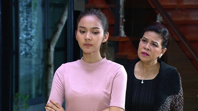 Mẹ chồng ngoại tình chúng tôi đi bắt gian, nhìn gã trai trẻ đó tôi hả hê cười