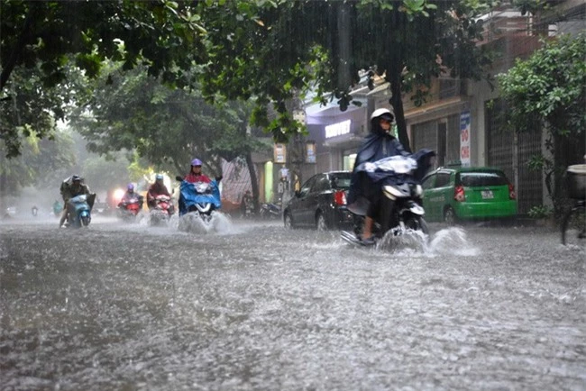 Dự báo thời tiết ngày 27/5/2022: Hà Nội có mưa to kèm lốc sét và gió giật mạnh