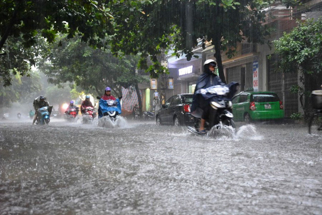 Dự báo thời tiết ngày 27/5/2022: Hà Nội có mưa to kèm lốc sét và gió giật mạnh