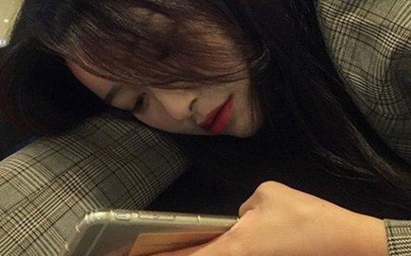 Vợ vui mừng vì nhận được món quà hàng hiệu rất đẹp, nhưng lại sớm bị sốc nặng khi biết người gửi