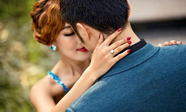 Sau 'đêm tân hôn sớm', gái trẻ chết lặng nhận tin nhắn từ chồng sắp cưới 