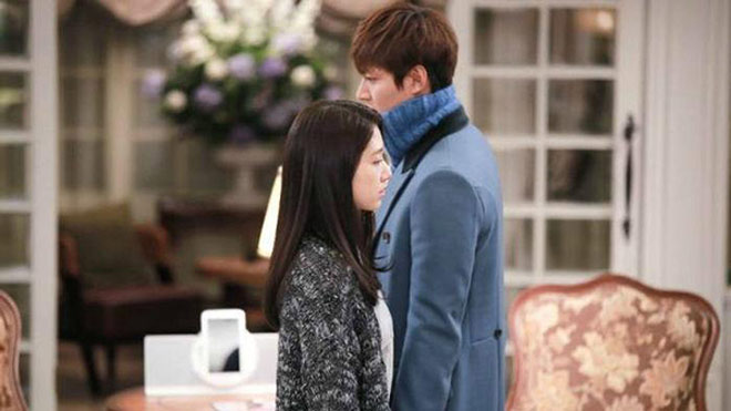 Vô tình gặp người yêu cũ ở sân bay và cái kết đắng ngắt cho người đàn bà lăng loàn 