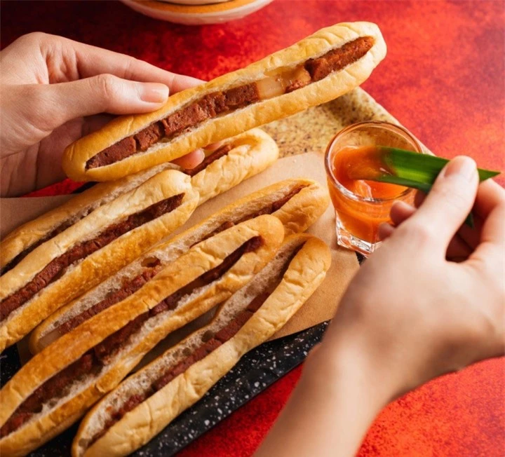 Bánh mì que Hải Phòng - món ăn bình dân quá đỗi tự hào của người dân đất cảng - 1