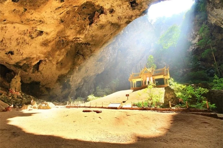 Bên trong hang động huyền ảo từng là nơi dừng chân của các vị vua xứ chùa Vàng - 7
