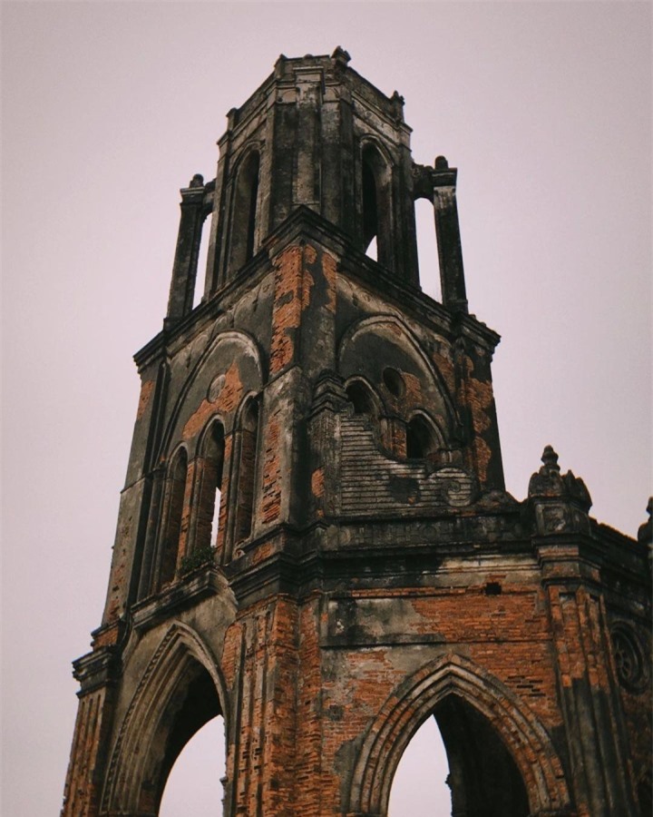 Có một nhà thờ ở Nam Định dù bị bỏ hoang, đổ nát vẫn hút nhiều người đến ngắm - 3