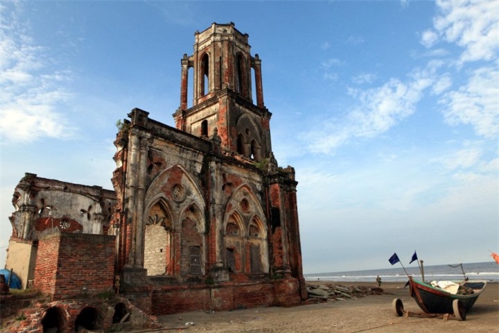 Có một nhà thờ ở Nam Định dù bị bỏ hoang, đổ nát vẫn hút nhiều người đến ngắm - 5