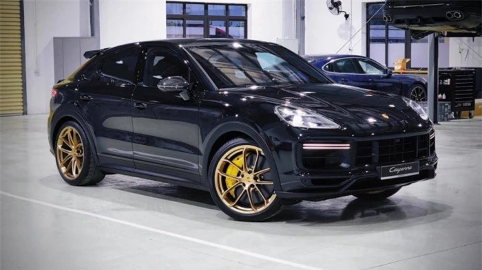 Đại gia nam Định tậu siêu suv porsche cayenne turbo gt 2022