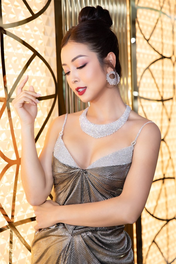 Jennifer Phạm sau 16 năm làm Hoa hậu: Được lòng mẹ chồng đại gia, sắc vóc ngày càng nóng bỏng - Ảnh 4.