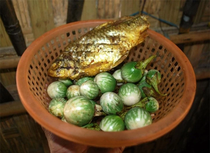 Loại quả đắng ngắt, mọc dại bên đường được người Tây Nguyên nấu thành đặc sản - 4