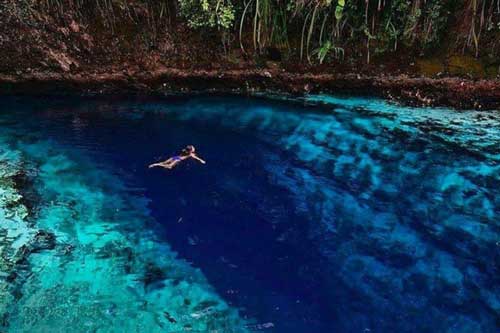 ‘Dòng sông mê hoặc’ bí ẩn nhất Philippines với làn nước xanh thẳm nhìn thấu đáy