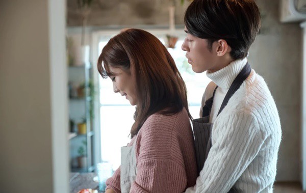 Ra mắt nhà bạn trai bố anh đi vắng, nhưng cô gái hoảng hồn thấy 1 người trong phòng đóng kín