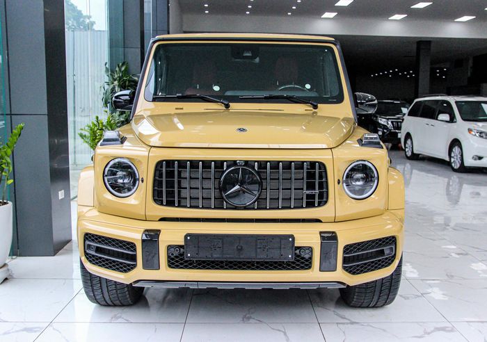 Ngắm Mercedes-AMG G63 màu vàng cát hiếm gặp