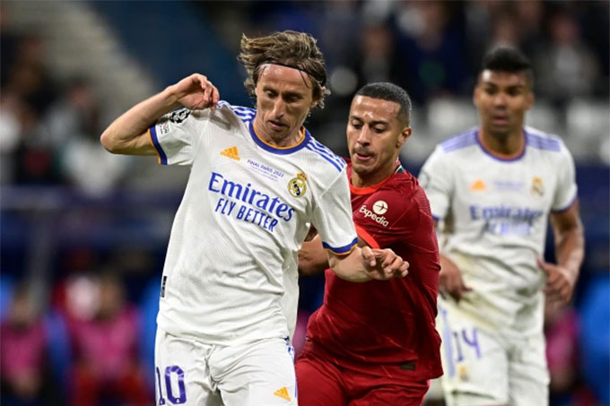 Modric gia hạn hợp đồng với Real Madrid